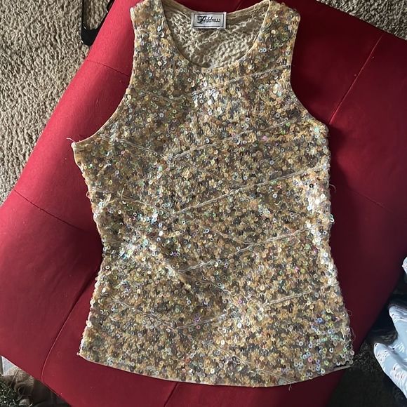 Nice top for the holidays - Picture 2 of 9